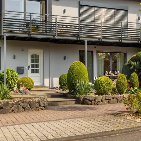 アパート Elegant Eifel I Hiking I Kitchen I Terrace ダウン